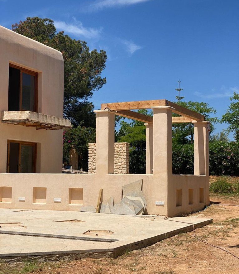 Pérgola y terraza exterior